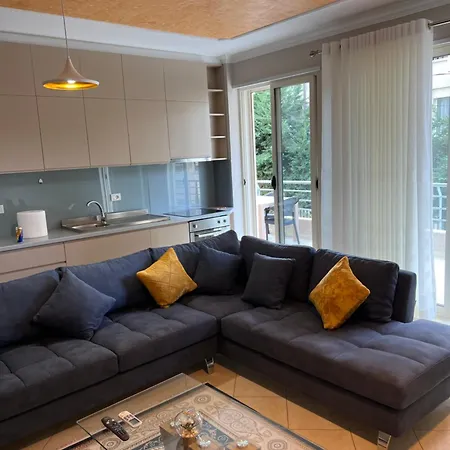 Lake View Parking Free Apartment *
